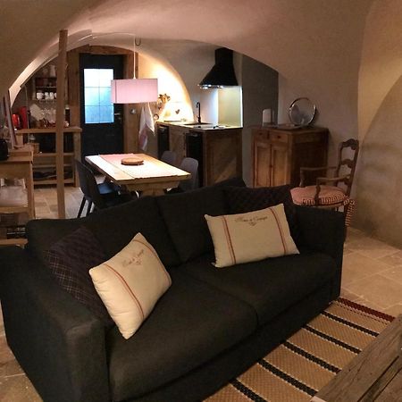 La Suite Lou Le Noyer  Buitenkant foto